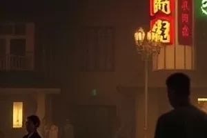 深夜电台直播间里的麦克风与调音台
